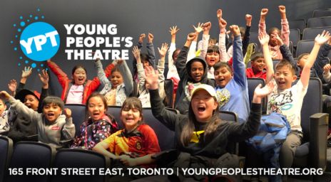 Un groupe d’enfants au Young People’s Theatre